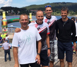 Am Schwimmstart von links nach rechts die erfolgreichen Triathleten: Didi Kässer, Edi Maihöfer, Thomas Waibel und Heiko König.