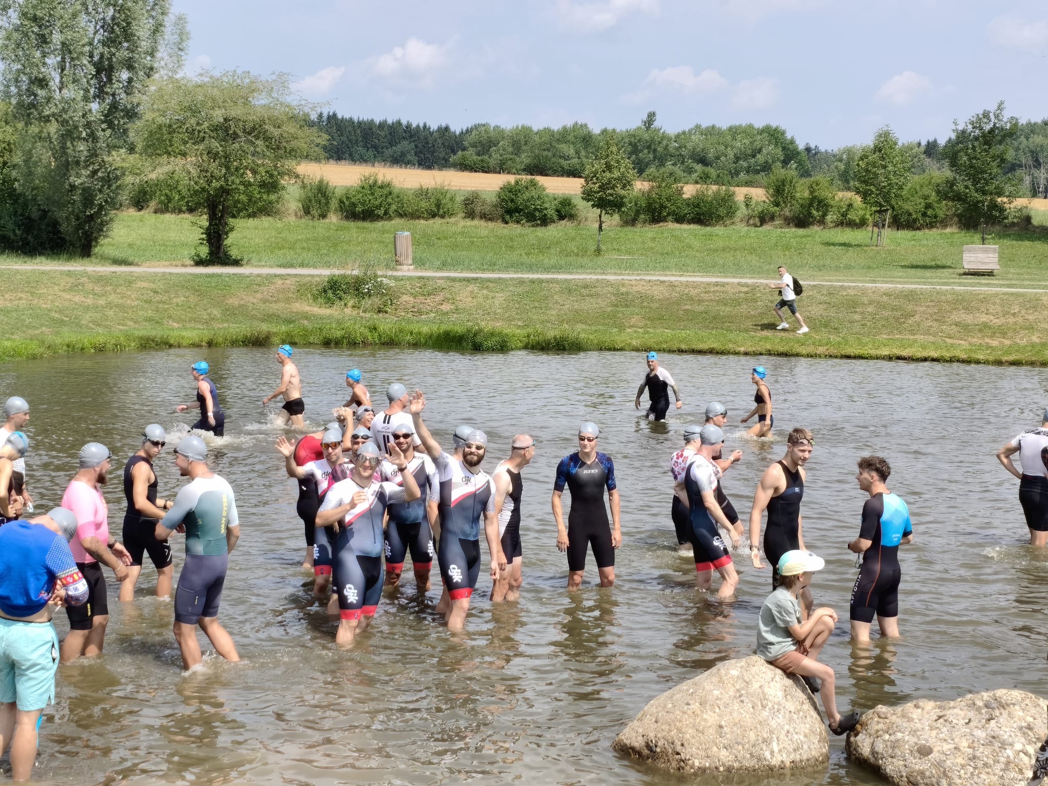 Abkühlung des DJK-Teams beim Welzheimer Triathlon 2026